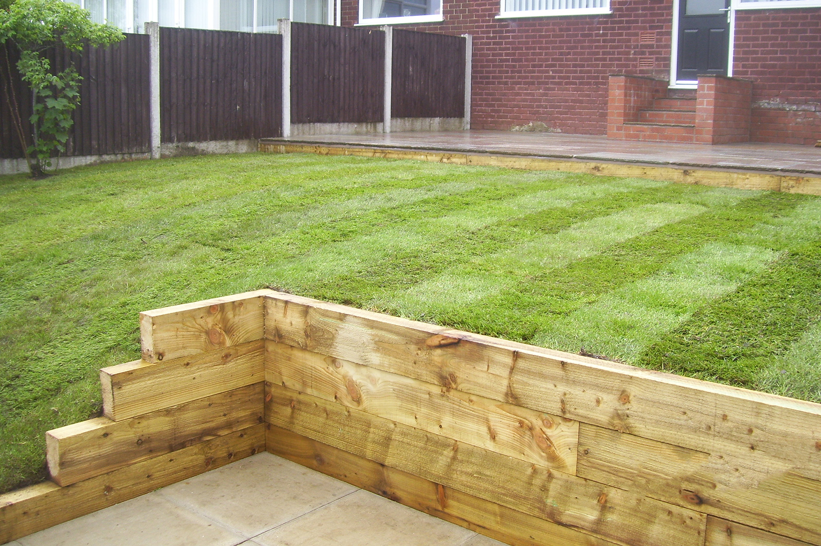 Sleeper retaining wall Sleeper retaining wall