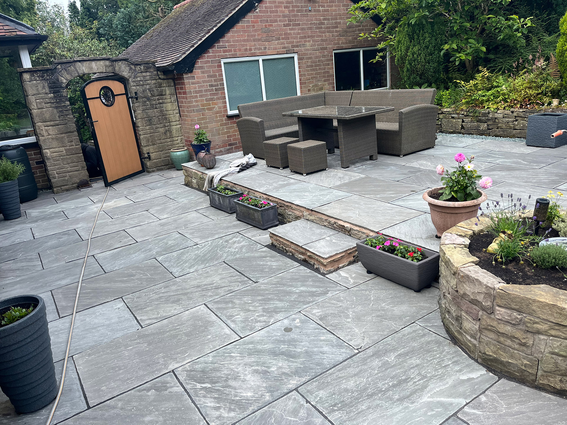 IMG_0395 Tarmac driveway with pewter cobblestone border. Indian stone pathway